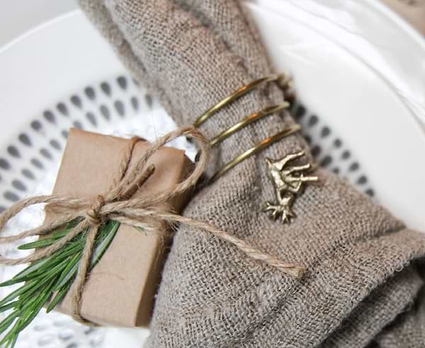 Napkin on a plate with a small gift 