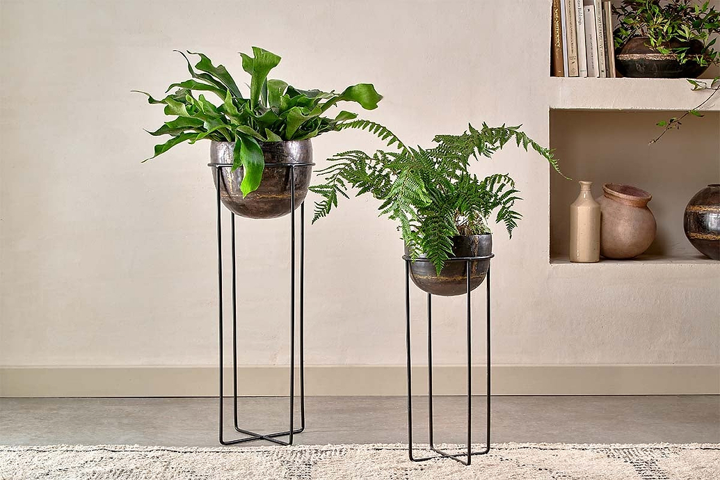 Endo Reclaimed Iron Planter Stand