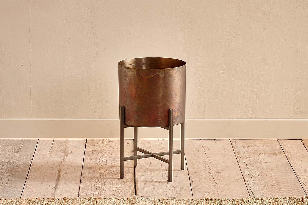 Juoni Iron Planter