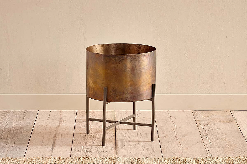 Juoni Iron Planter