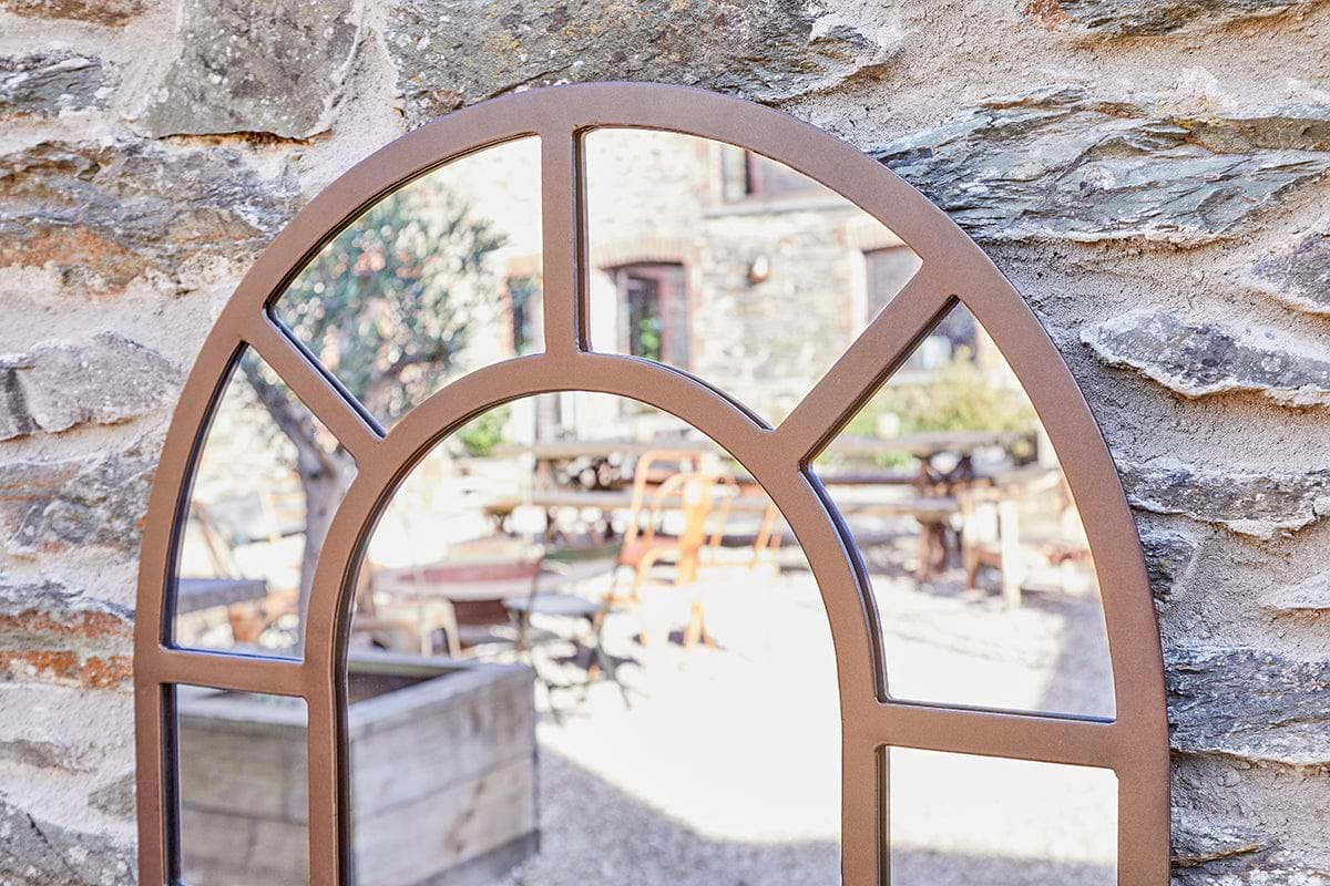 Amaga Arched Outdoor Mirror - Antique Black-nkuku