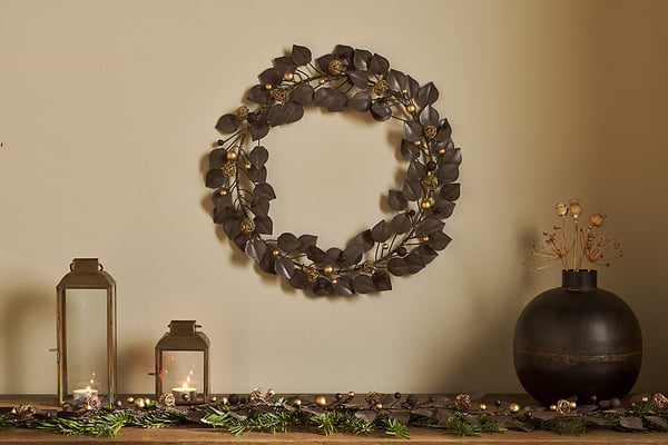 Ishana Wreath - Antique Brass-nkuku