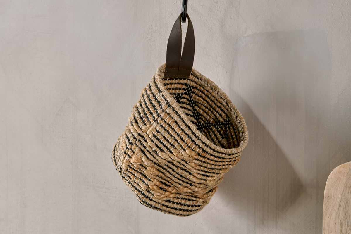 Mannu Cotton & Hemp Wall Hung Basket - Natural & Black-nkuku