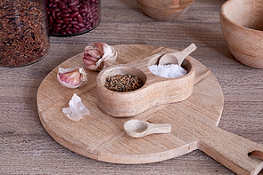 Milaku Mango Wood Salt & Pepper Server - Natural-nkuku