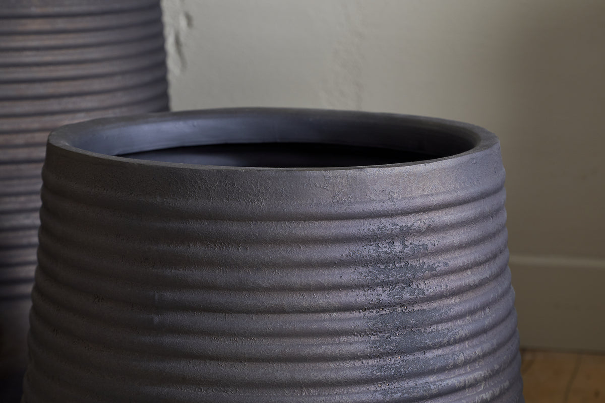 Lmaga Metal Grooved Planter - Aged Black