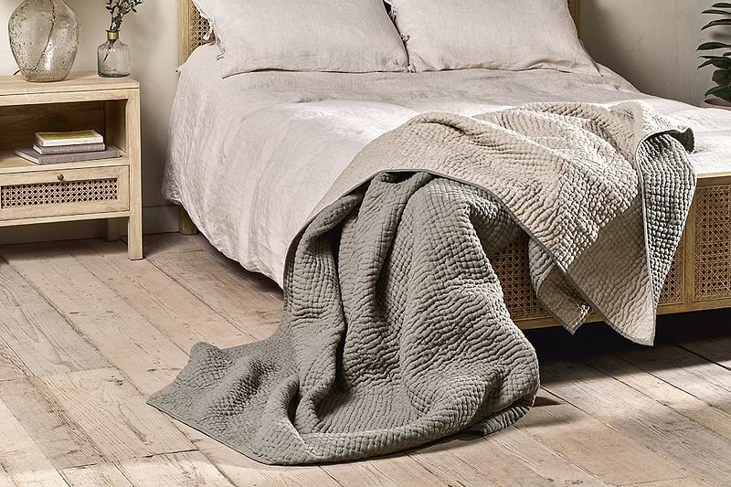 Nkuku TEXTILES Deuli Linen Bed Quilt - Warm Grey