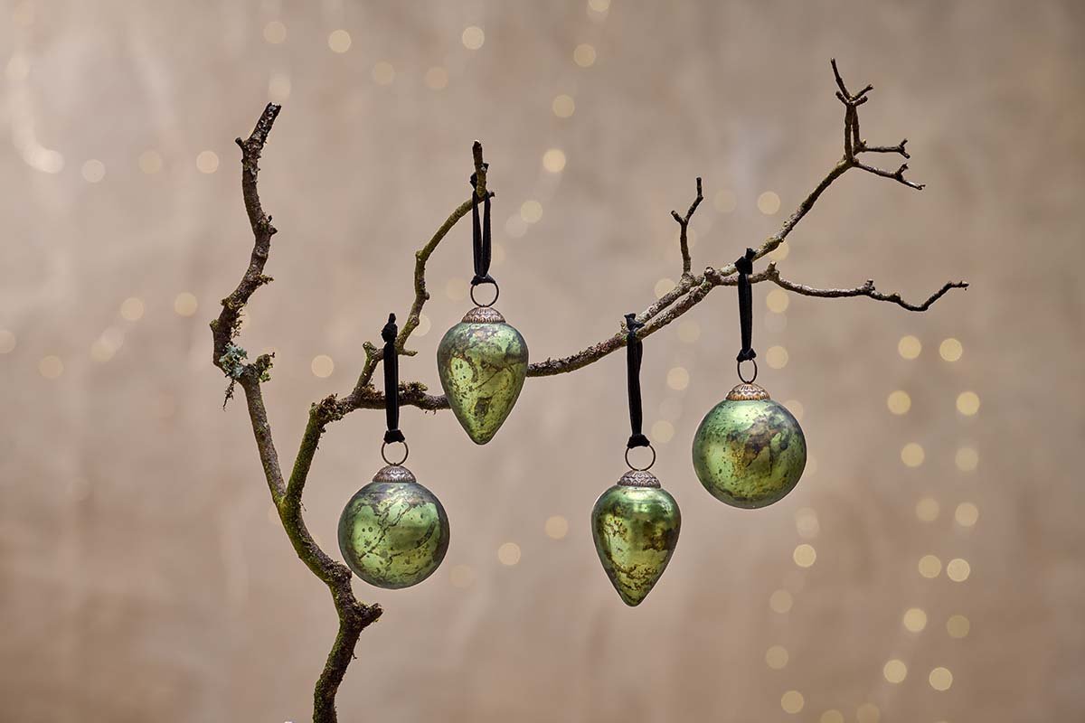 Nkuku CHRISTMAS DECORATIONS Jalshara Baubles - Moss (Set of 4)