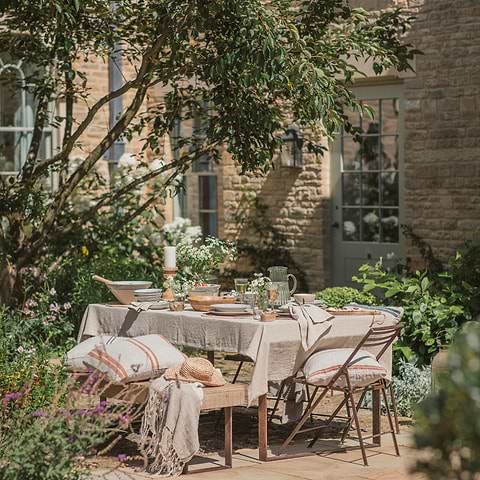 The Quiet Magic of Outdoor Dining and Alfresco Gatherings