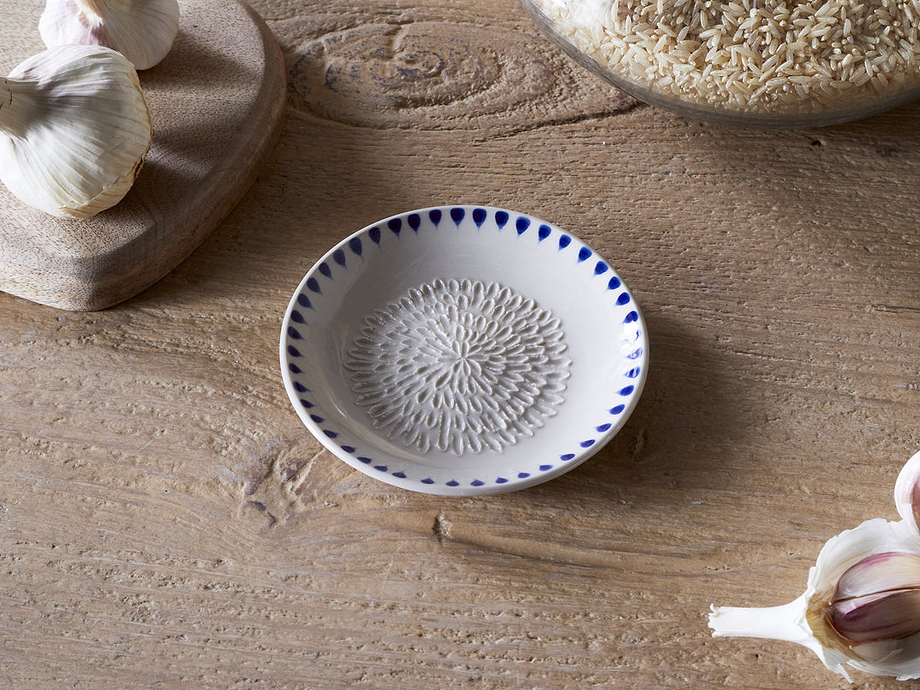 Indigo Drop Garlic Grater - Cream & Indigo