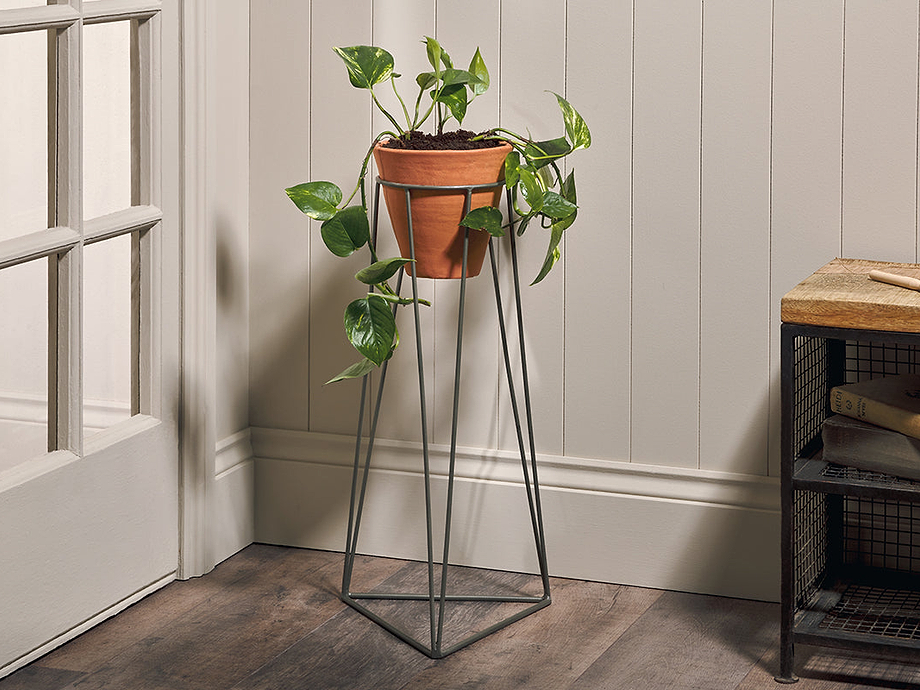 Jara Terracotta Planter With Stand