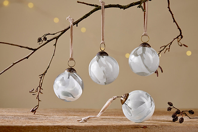 Lohara Baubles - White (Set of 4)