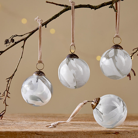 Lohara Baubles - White (Set of 4)