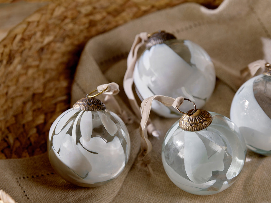 Lohara Baubles - White (Set of 4)