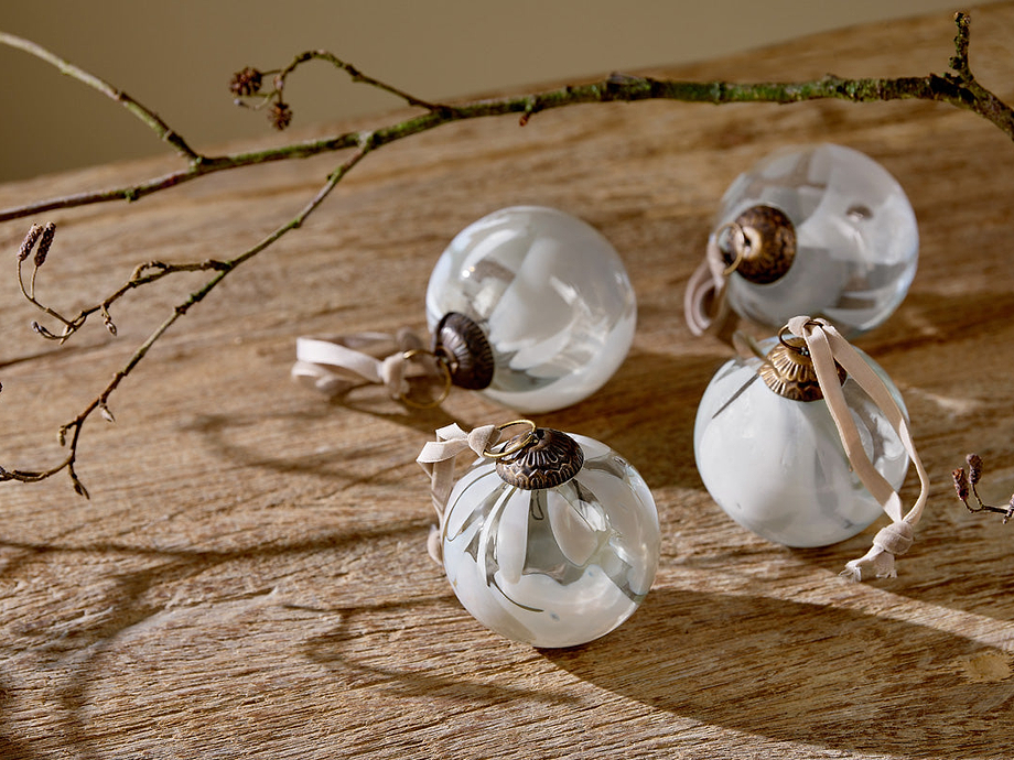 Lohara Baubles - White (Set of 4)