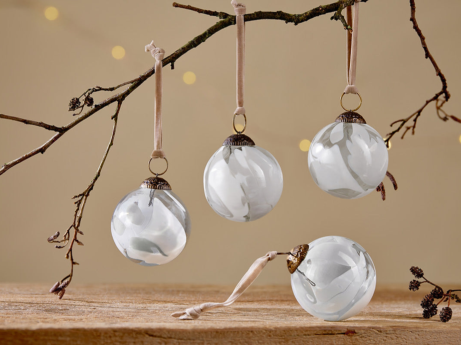 Lohara Baubles - White (Set of 4)