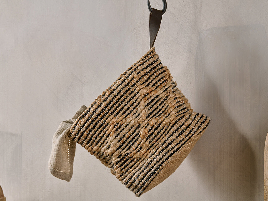 Mannu Cotton & Hemp Wall Hung Basket - Natural & Black