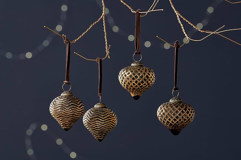 Varu Baubles - Black & Gold - (Set of 4)