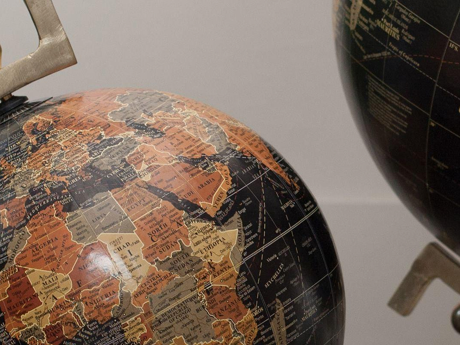 Ebu Decorative Globe