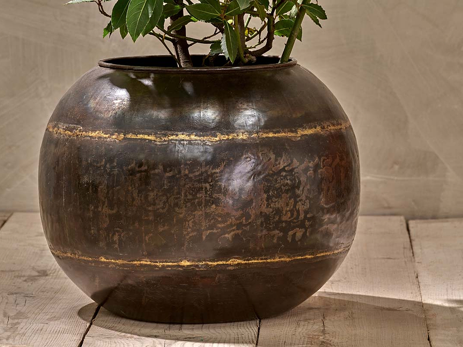 Endo Reclaimed Iron Globe Planter