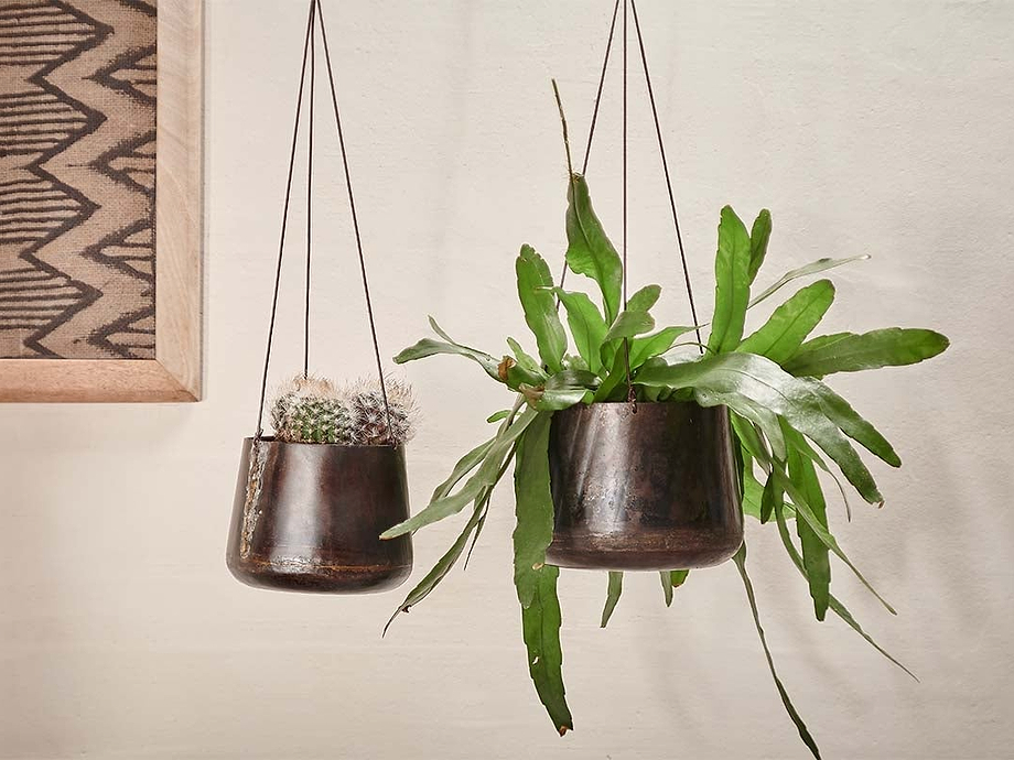 Endo Reclaimed Iron Hanging Planter