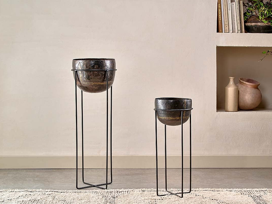 Endo Reclaimed Iron Planter Stand