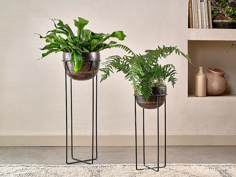 Endo Reclaimed Iron Planter Stand