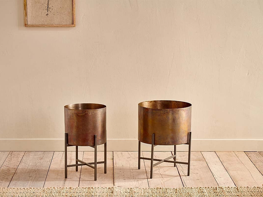 Juoni Iron Planter