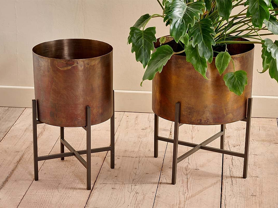 Juoni Iron Planter