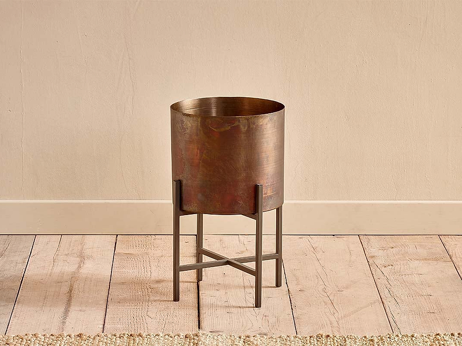 Juoni Iron Planter