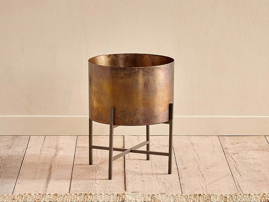 Juoni Iron Planter