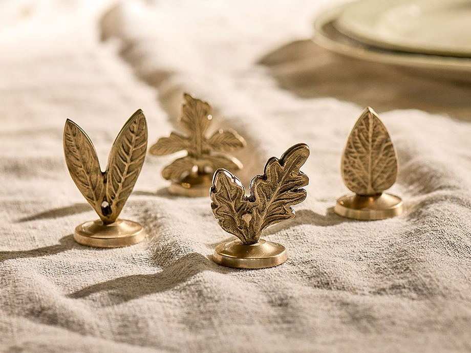 Leaf Brass Place Card Holders (Set of 4)