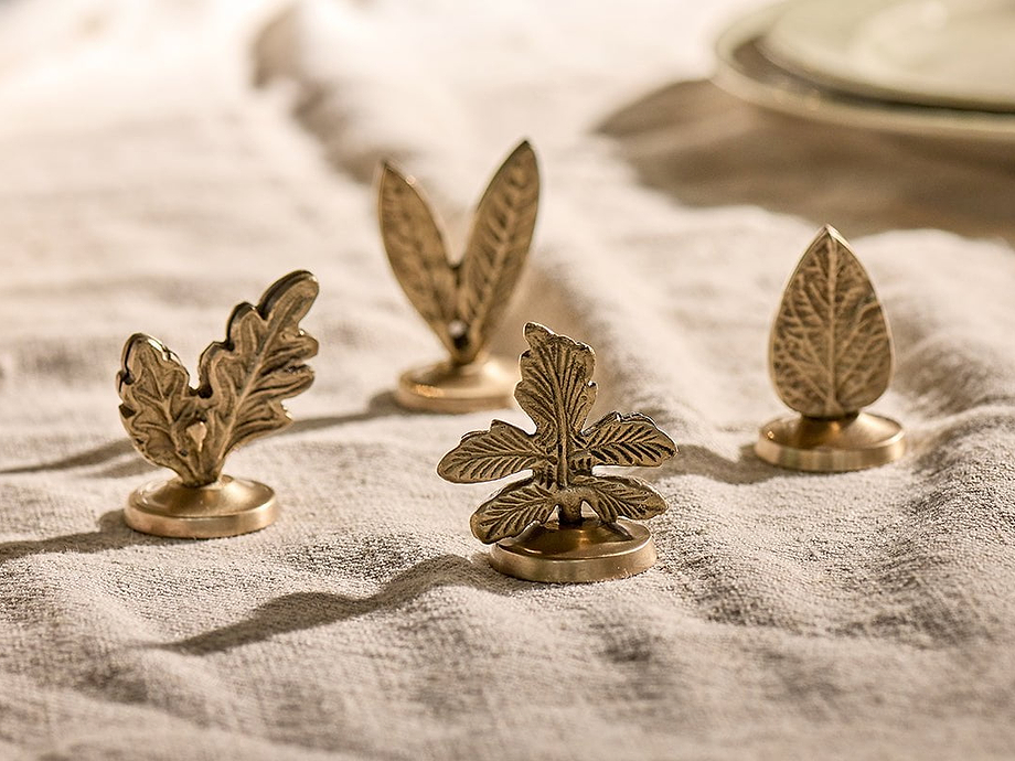 Leaf Brass Place Card Holders (Set of 4)