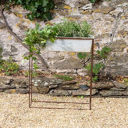 Narlu Wide Standing Planter-nkuku