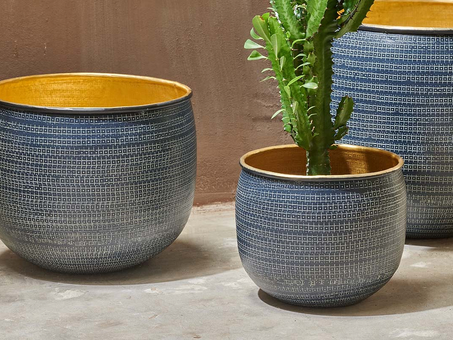 Tembesi Etched Planter - Antique Black & Brass