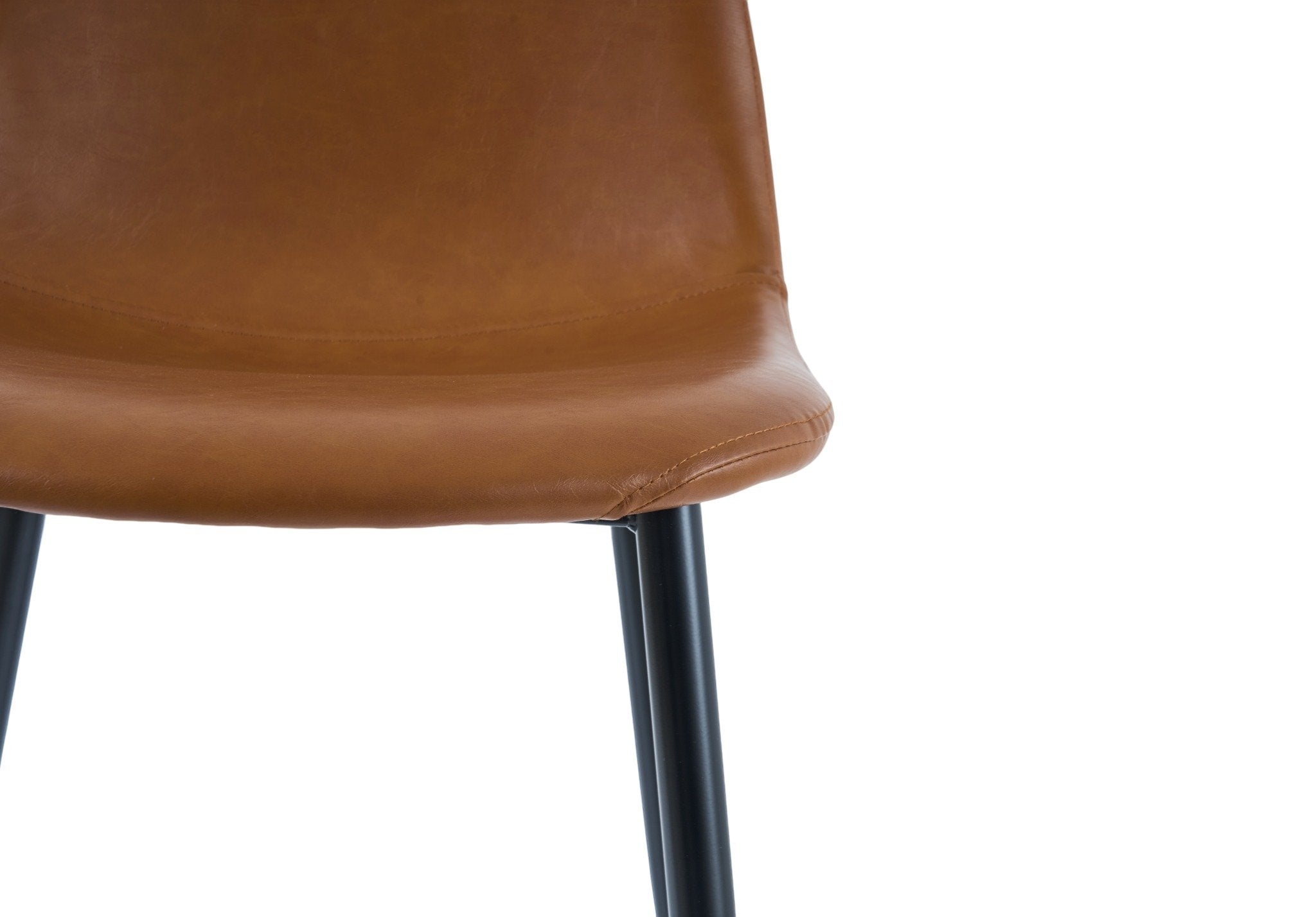 כסא אוכל מרופד דמוי עור בצבע קוניאק דגם קאי