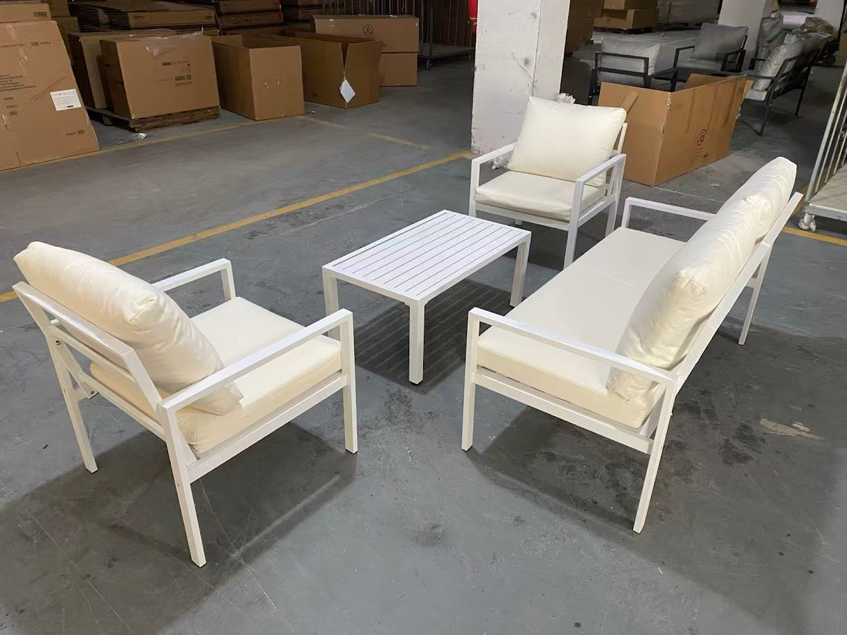 פינת ישיבה לגינה מאלומיניום לבן בשילוב כריות קרם דגם איתמר