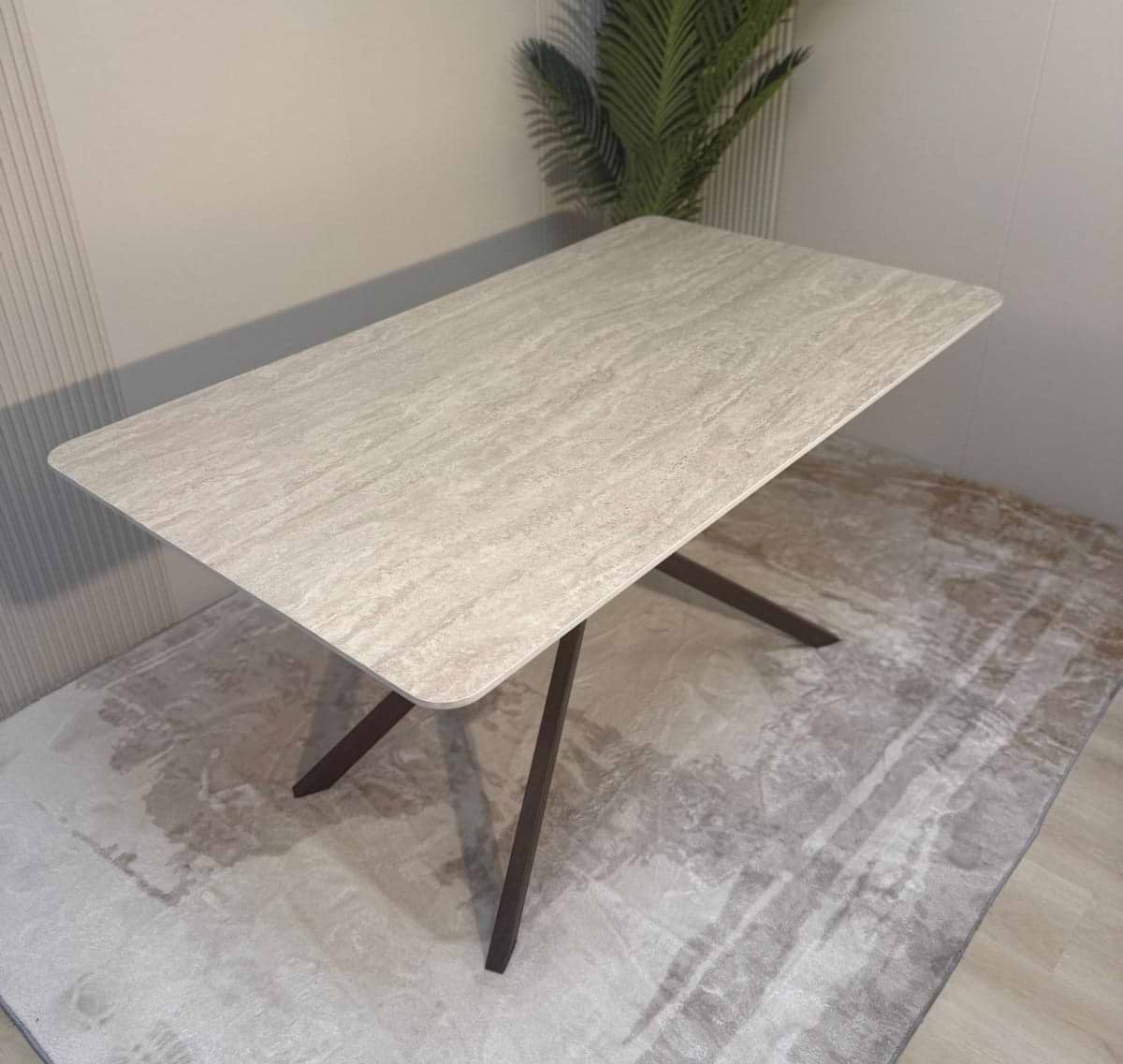 שולחן פינת אוכל מלבני 160*90 ס"מ טרוונטין בשילוב רגלי מתכת בצבע אגוז דגם victoria