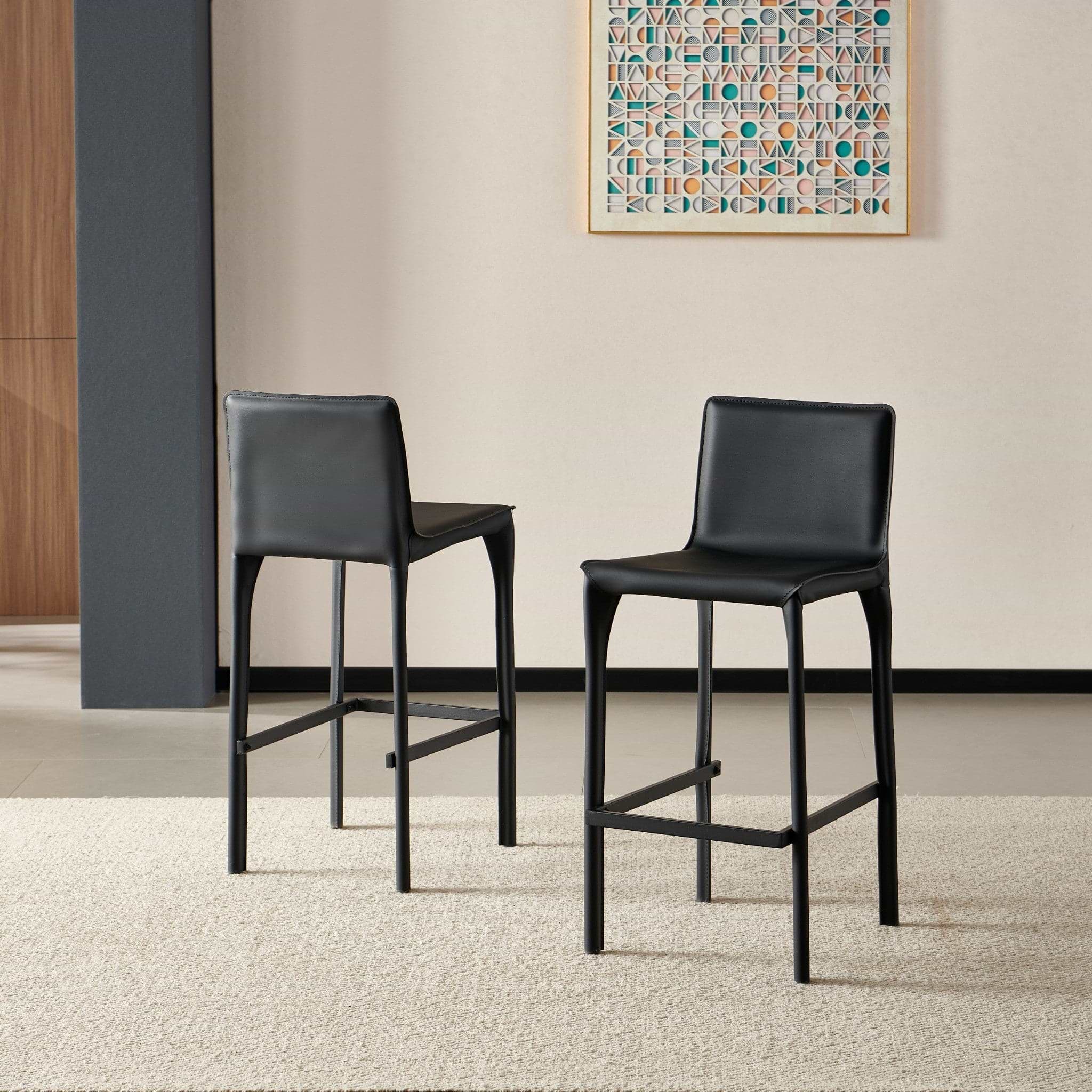 כסא בר מרופד מושב ורגליים דמוי עור שחור דגם מייק