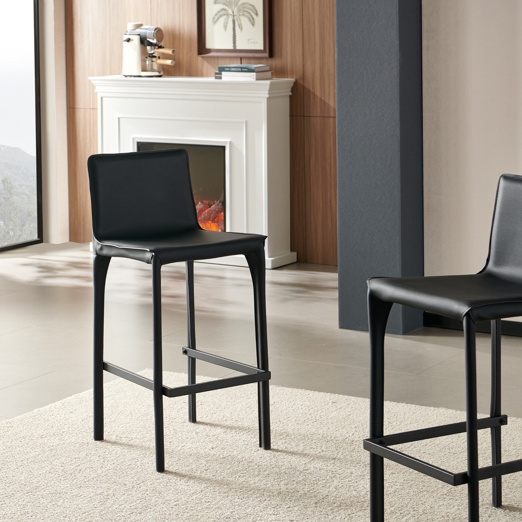 כסא בר מרופד מושב ורגליים דמוי עור שחור דגם מייק