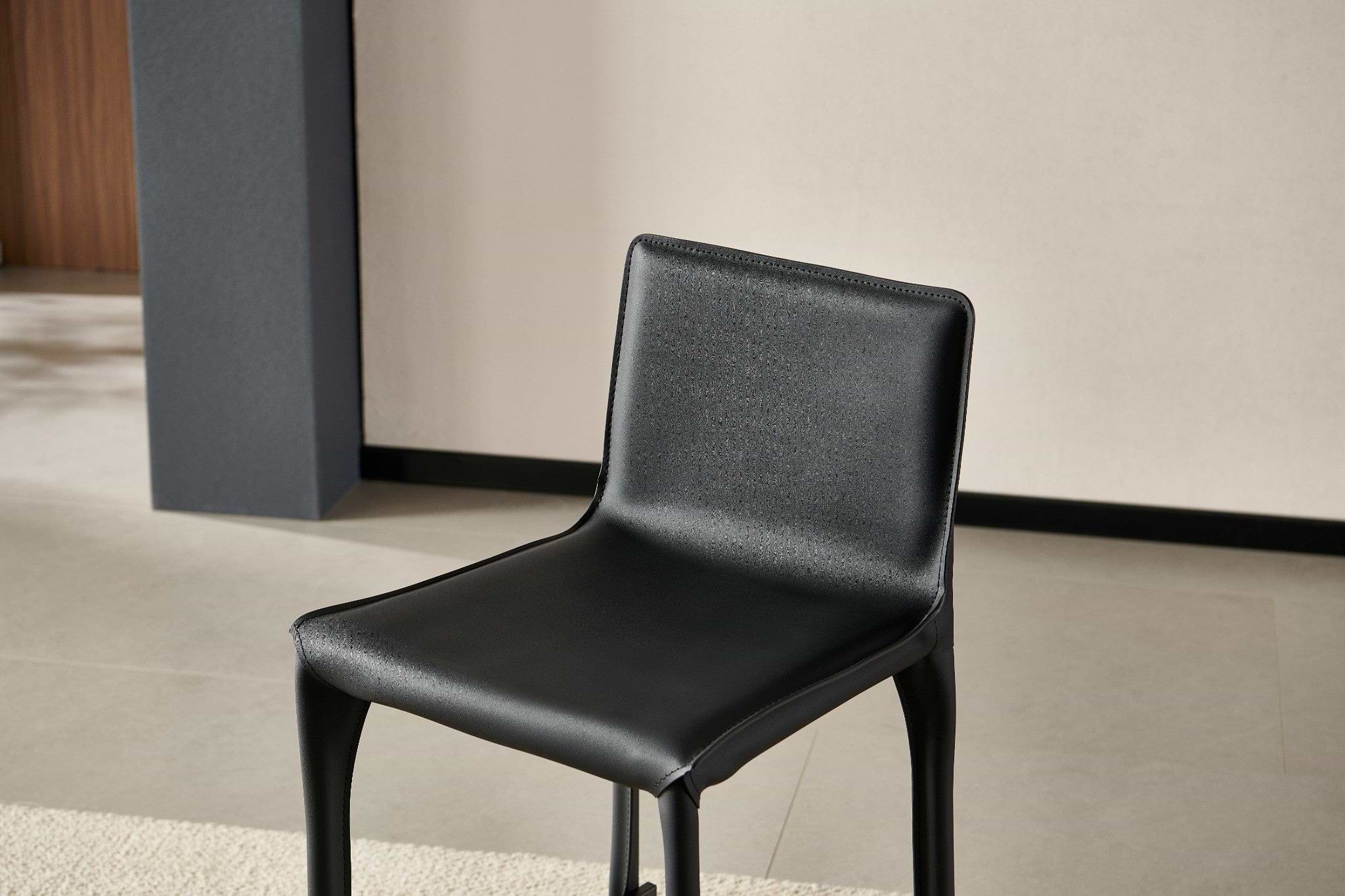 כסא בר מרופד מושב ורגליים דמוי עור שחור דגם מייק