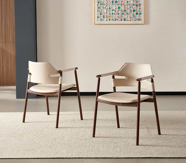 כסא אוכל עם ידיות בד דמוי עור סהרה בשילוב רגליים בצבע עץ אגוז דגם סלינה