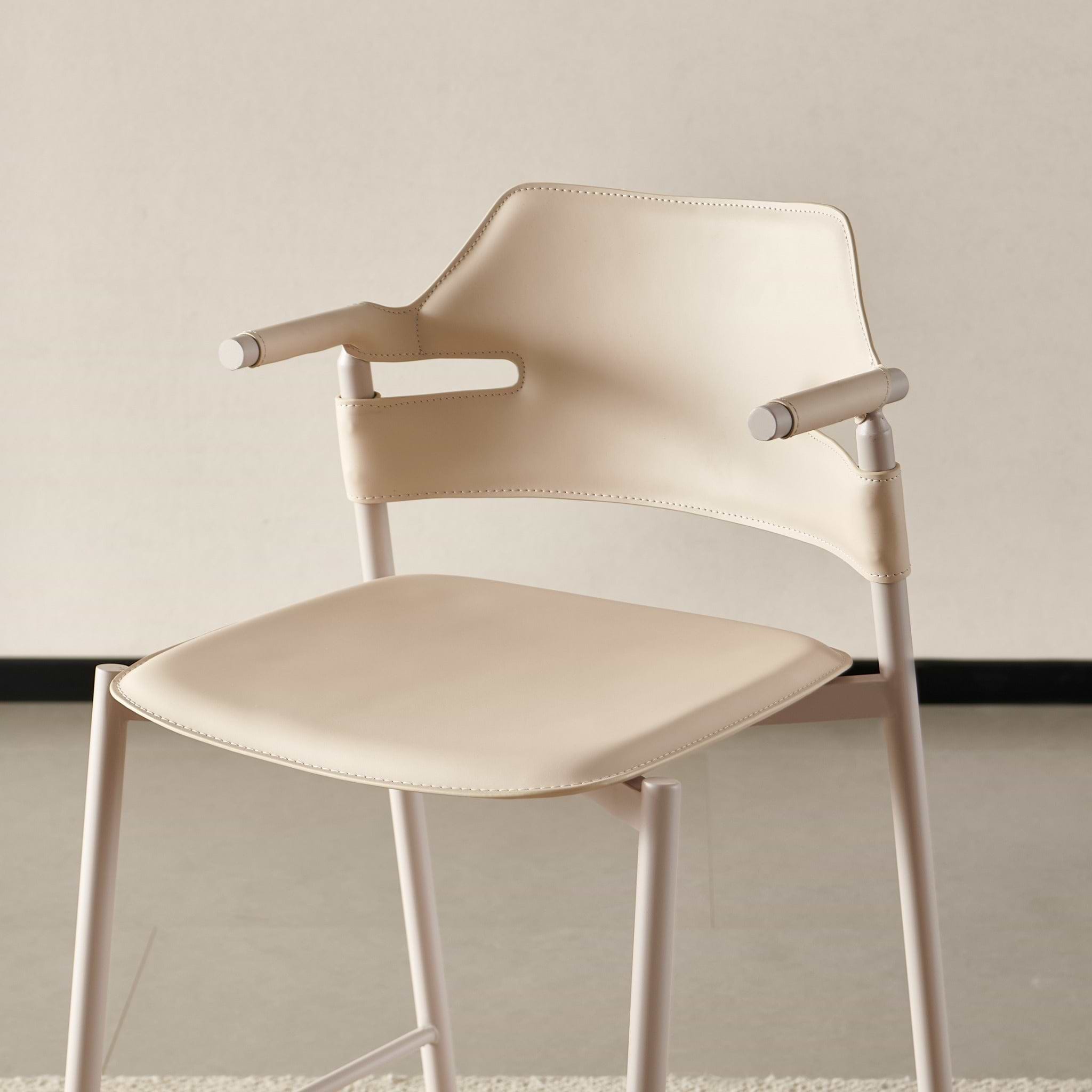 כסא בר עם ידיות בד דמוי עור סהרה בשילוב רגליים בצבע מייפל דגם סלינה