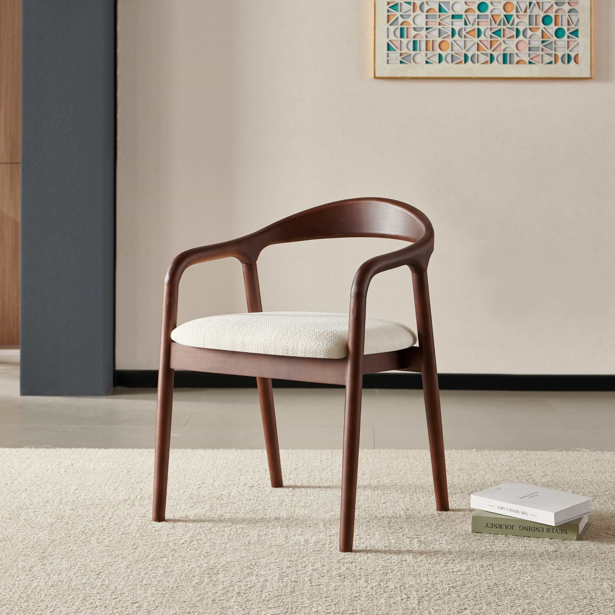 כסא אוכל עץ מלא בצבע אגוז בשילוב בד פשתן שמנת דגם ג'ורדן