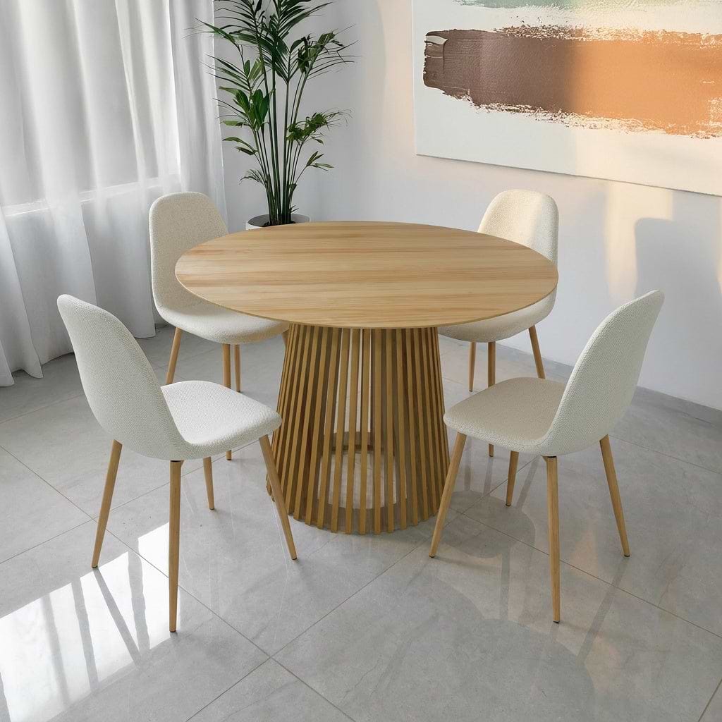 סט שולחן אוכל מעץ בצבע עץ אלון דגם פורטו בשילוב 4 כסאות מרופדים בצבע שמנת ורגלי עץ