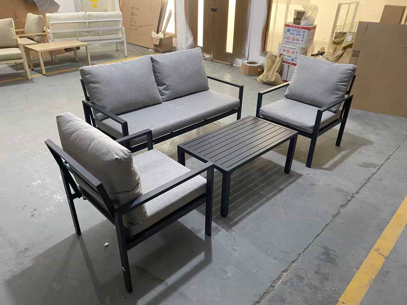 פינת ישיבה לגינה מאלומיניום אפור בשילוב כריות אפורות דגם איתמר