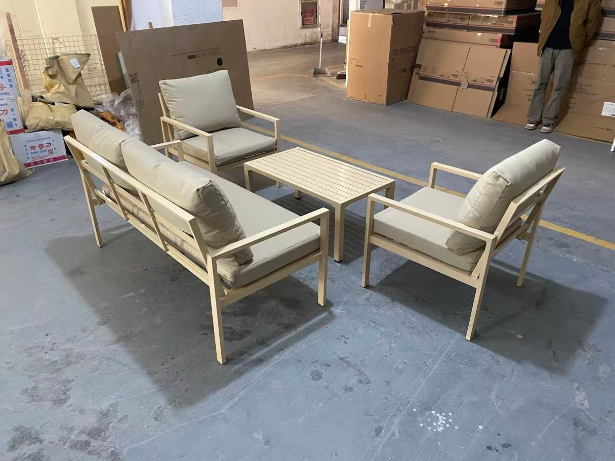 פינת ישיבה לגינה מאלומיניום שמפניה בשילוב כריות בז' דגם איתמר