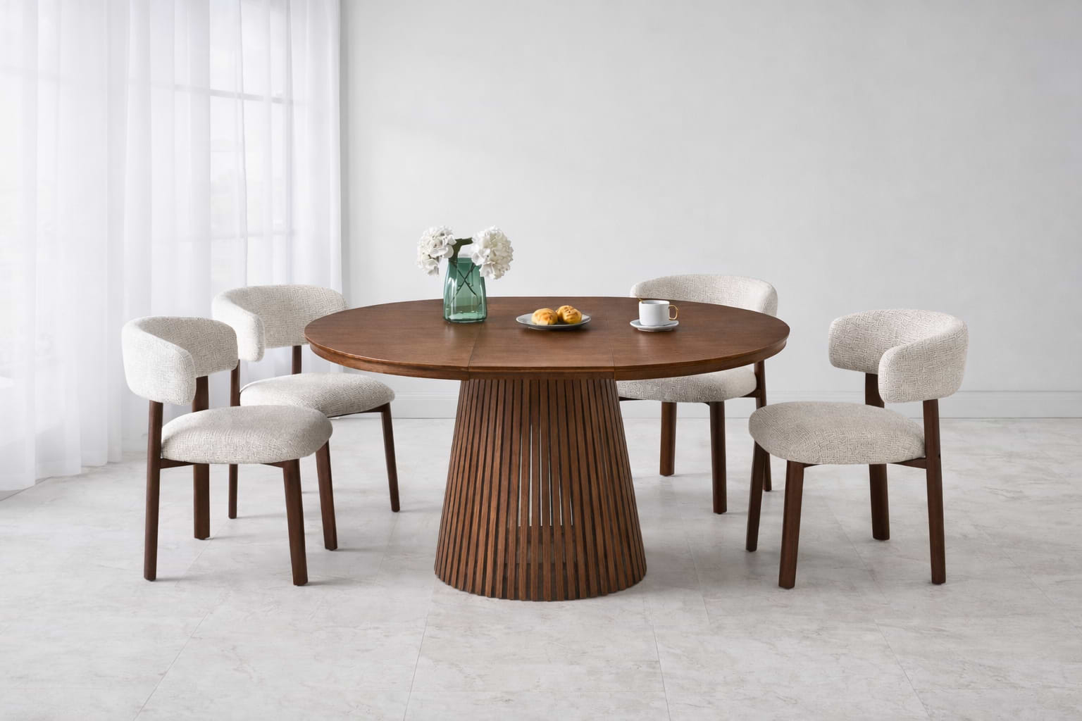 שולחן פינת אוכל עגול נפתח צבע עץ אגוז 120-160 ס"מ דגם דילן + 4 כיסאות שירז צבע אגוז בשילוב בד חול