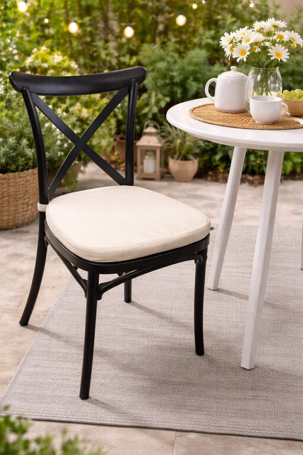 כרית מושב לבן לכיסא פלסטיק