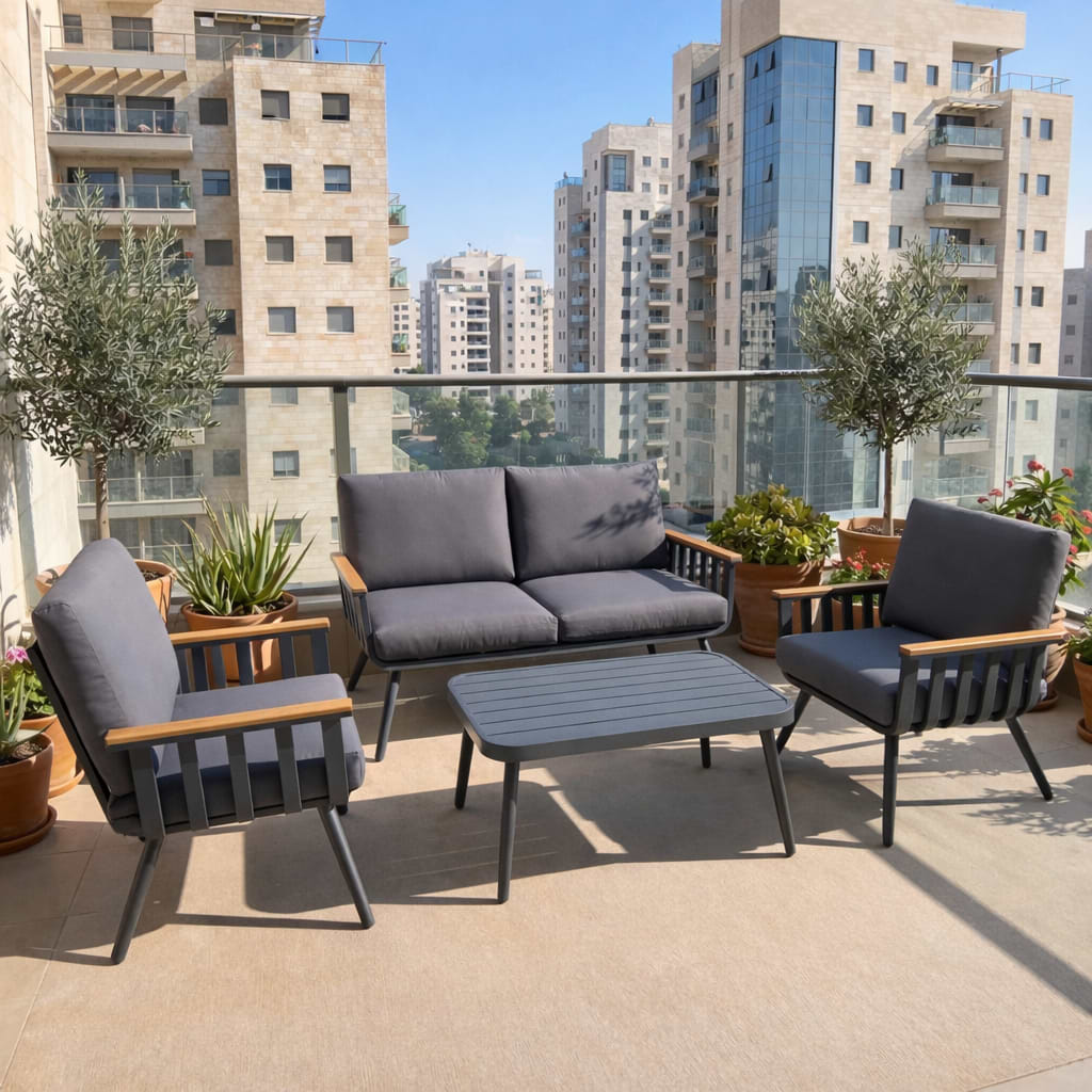 פינת ישיבה לגינה אלומיניום בצבע אפור בשילוב ידיות בצבע עץ וכריות אפורות דגם שיר