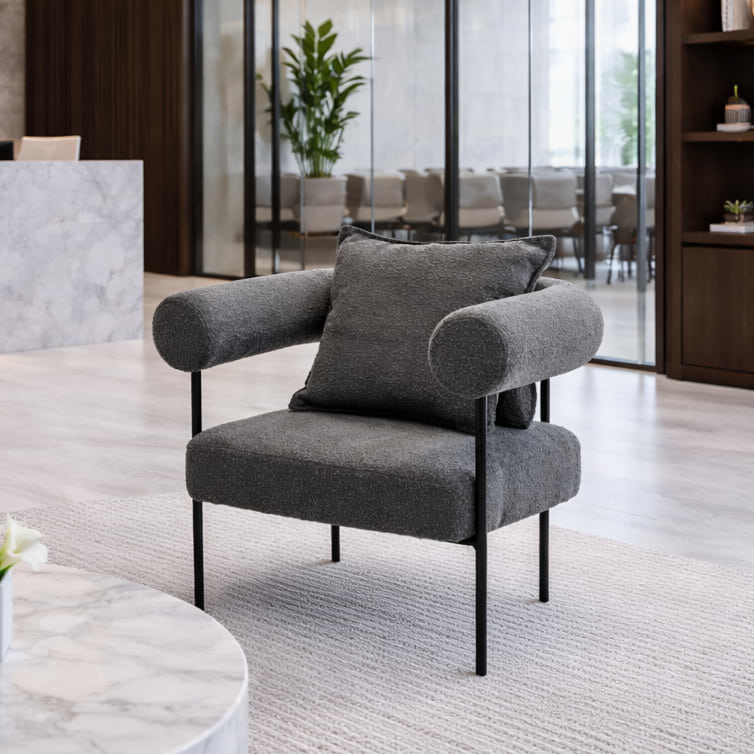 כורסא מעוצבת מבד בוקלה בצבע אפור + כרית תואמת דגם שאנל